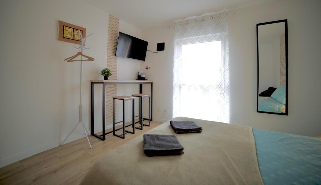 B&B Chez L'Habitant Chambre Privative Sur La Route Des Vins Tv Parking Box Velo Issenheim Exterior photo