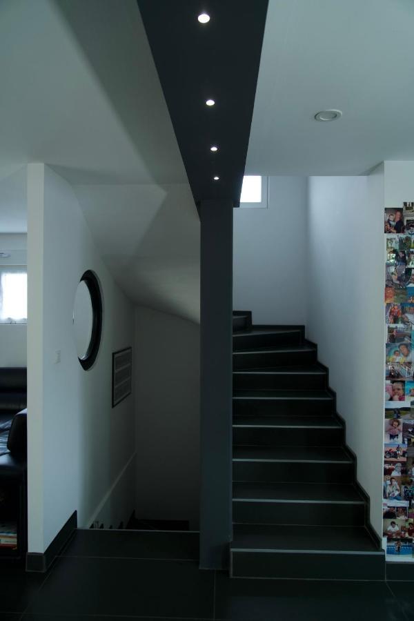 B&B Chez L'Habitant Chambre Privative Sur La Route Des Vins Tv Parking Box Velo Issenheim Exterior photo